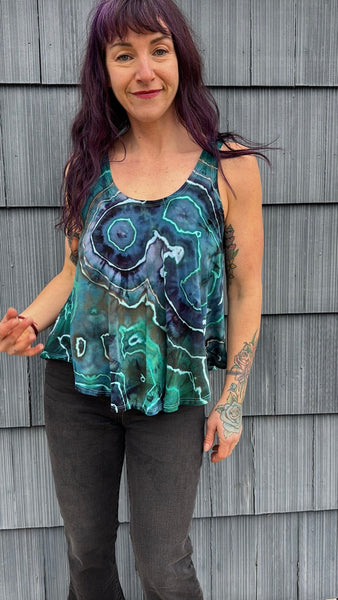 Medium in the flow tank top (could fit large too)