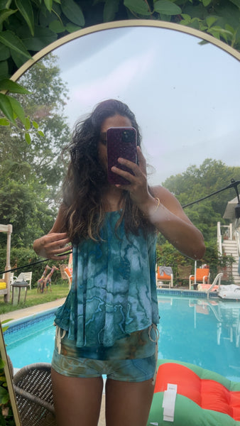 Medium in the flow tank top (could fit large too)