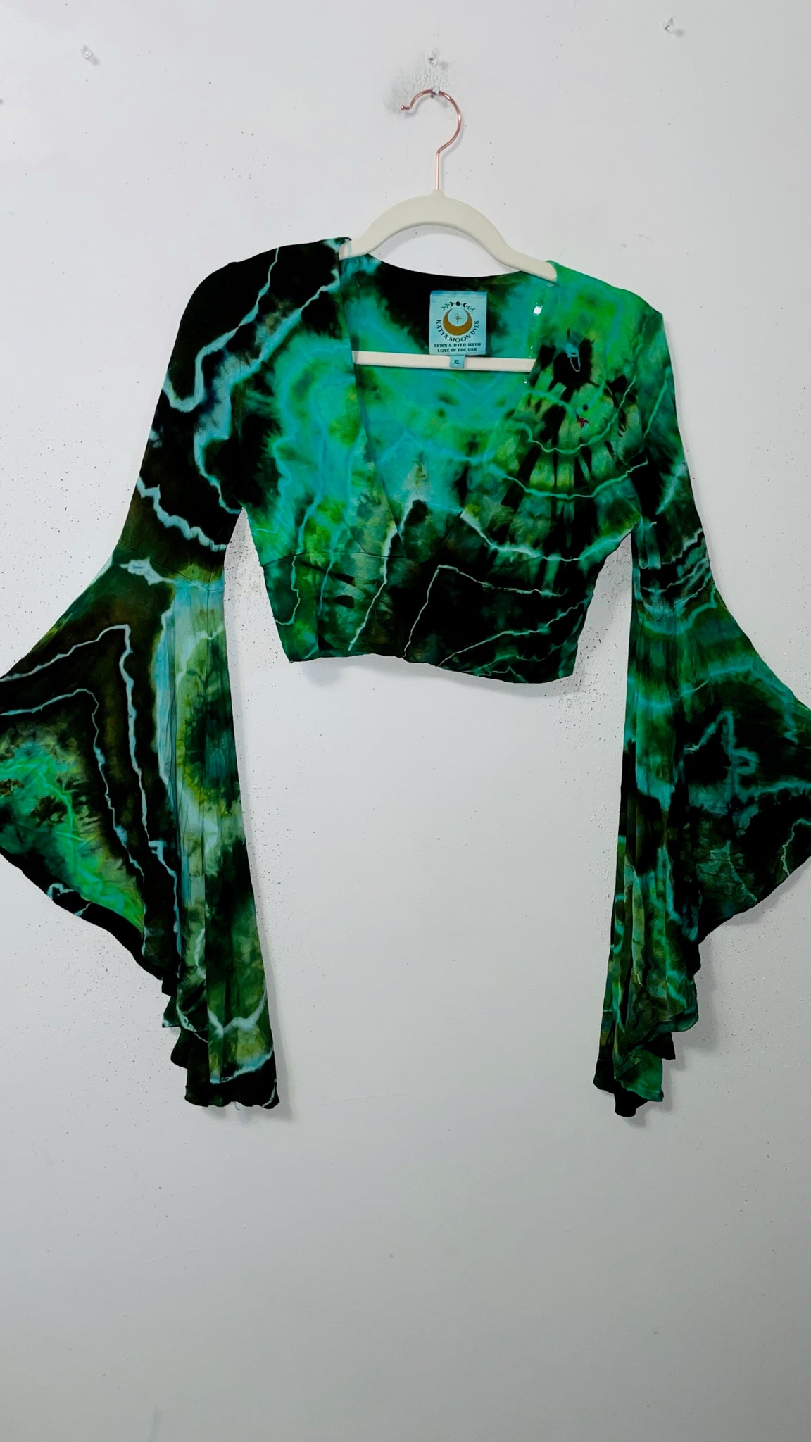 Daisy Jones  XL Bell Sleeve Crop