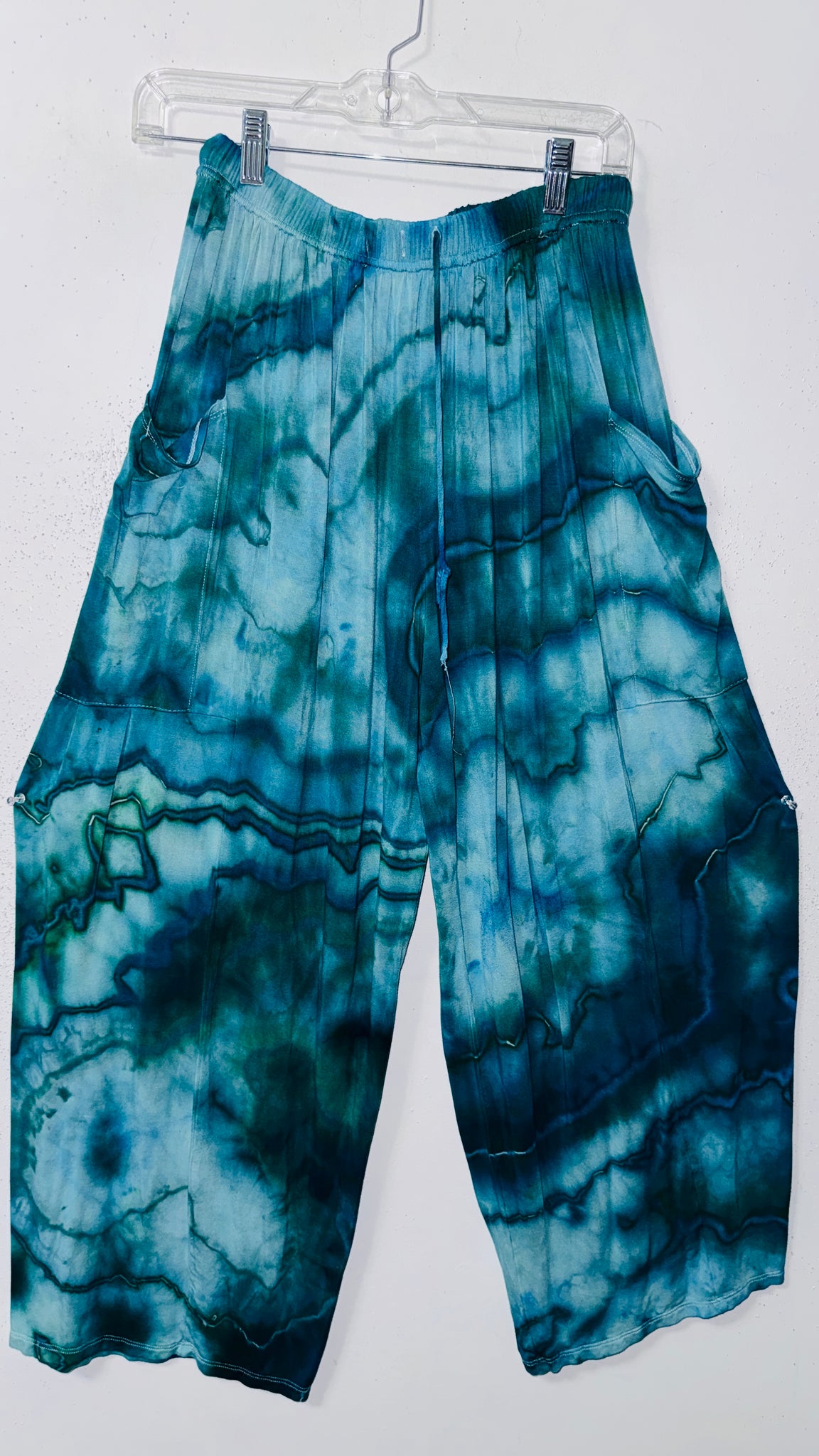 Large Shakedown Pants (string half out)