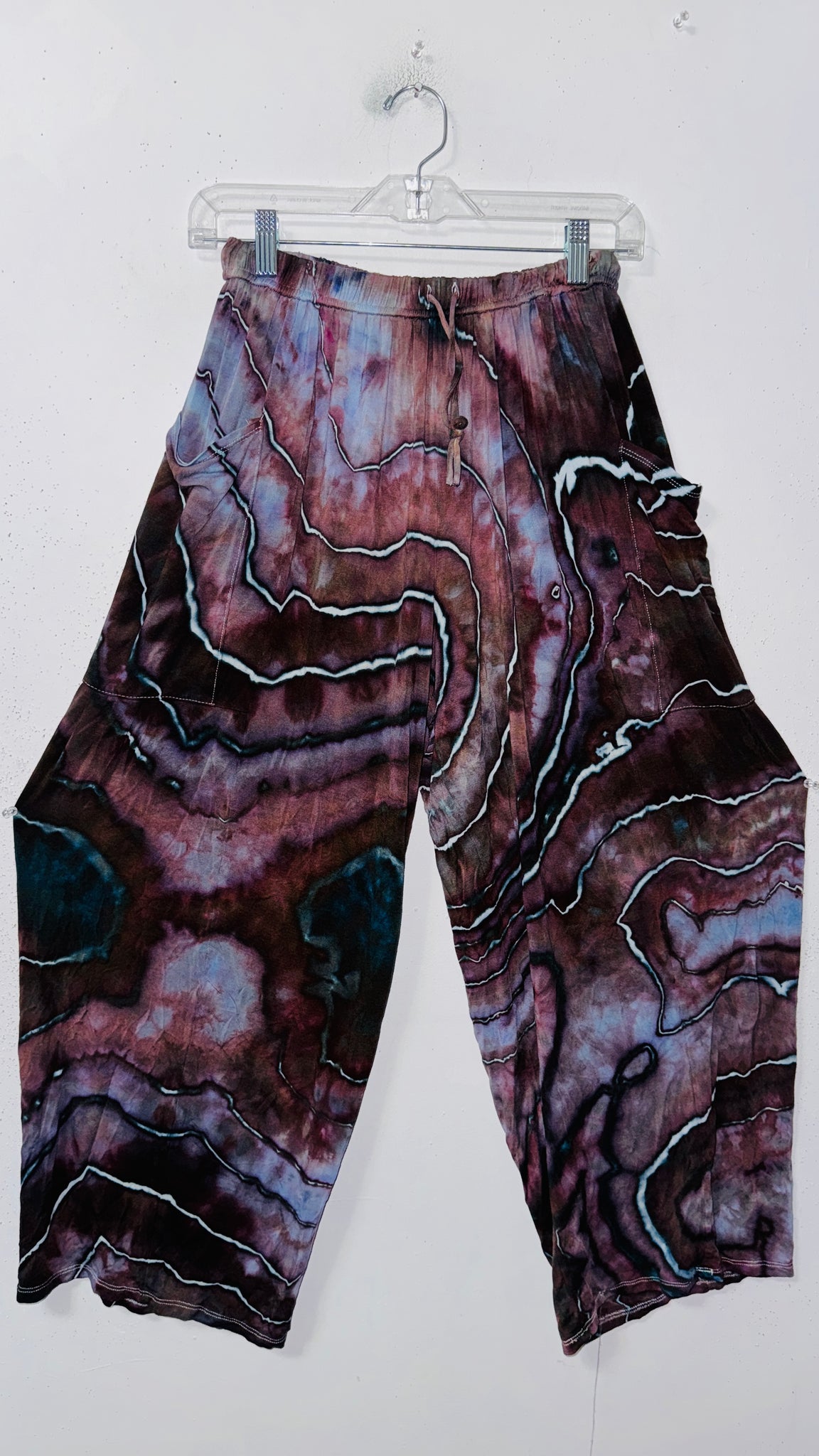 Medium Shakedown Pants discounted please read