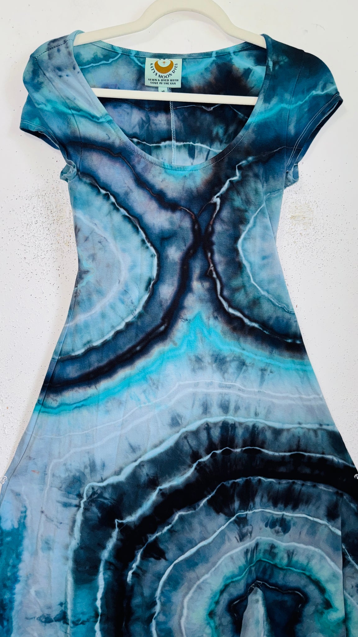 Medium Grounded Cap sleeve Slit Dress