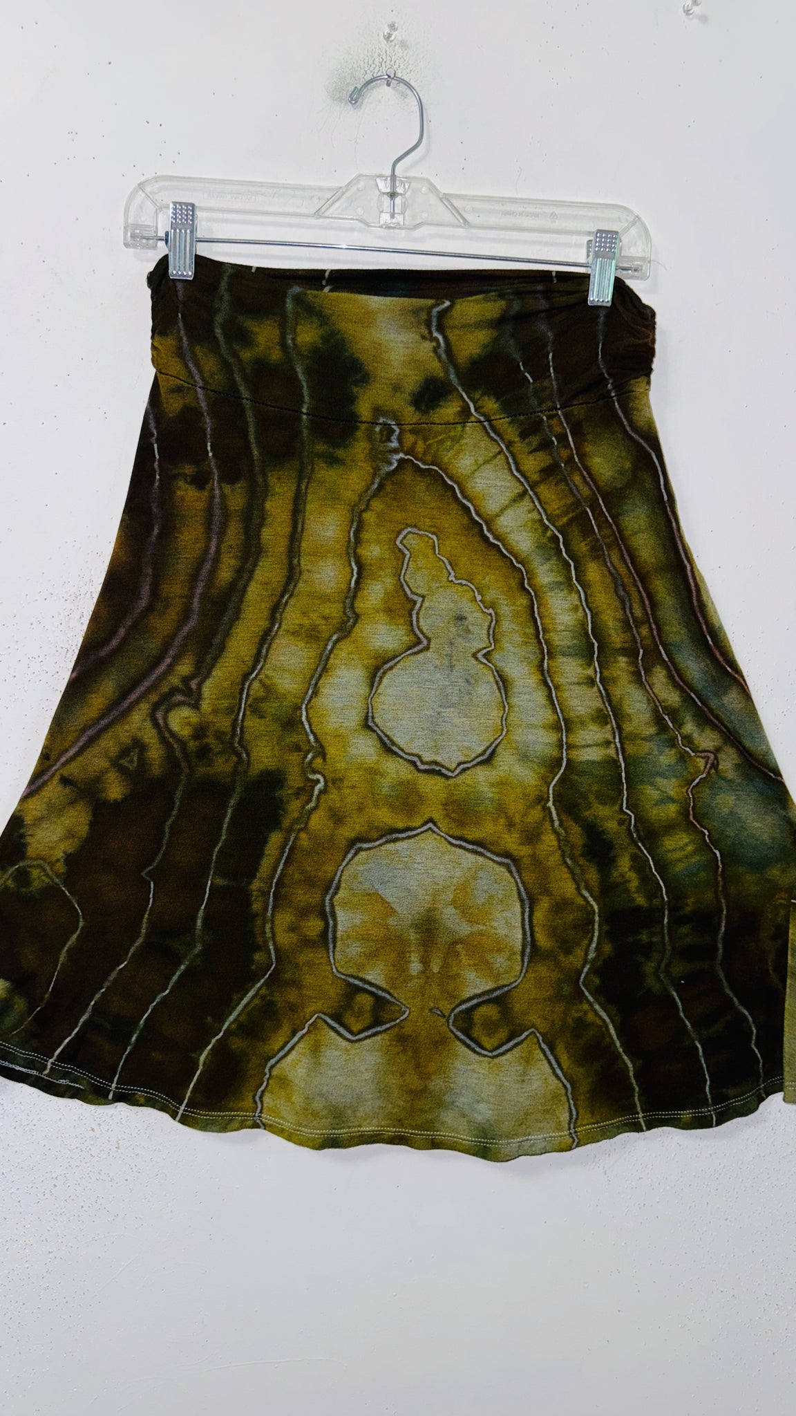 Large knee skirt