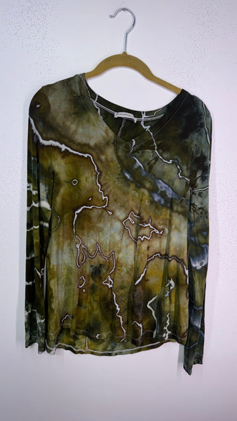 Small long sleeve super comfy (can fit medium too)