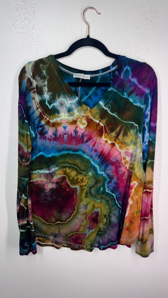 Medium long sleeve super comfy (can fit large too)