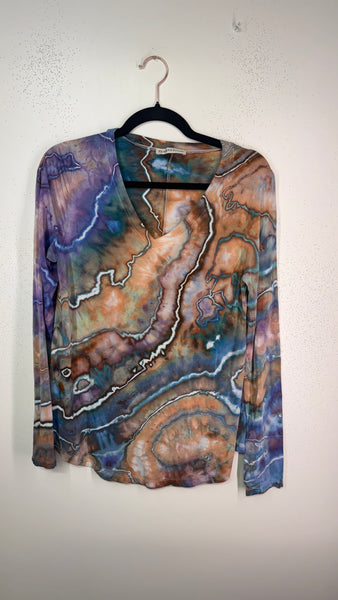 Medium long sleeve super comfy (can fit large too)