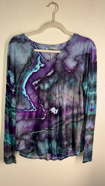 Medium long sleeve super comfy (can fit large too)