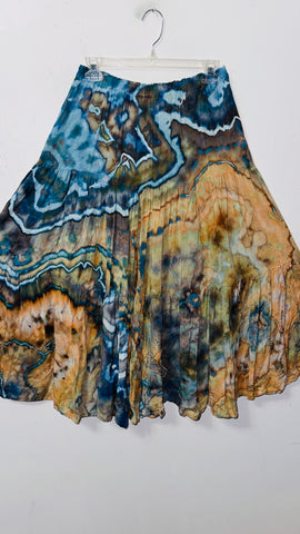 medium spinner Skirt  runs large
