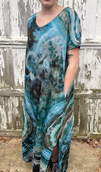 One size would fit up to XL Wanderer v2   POCKETS!